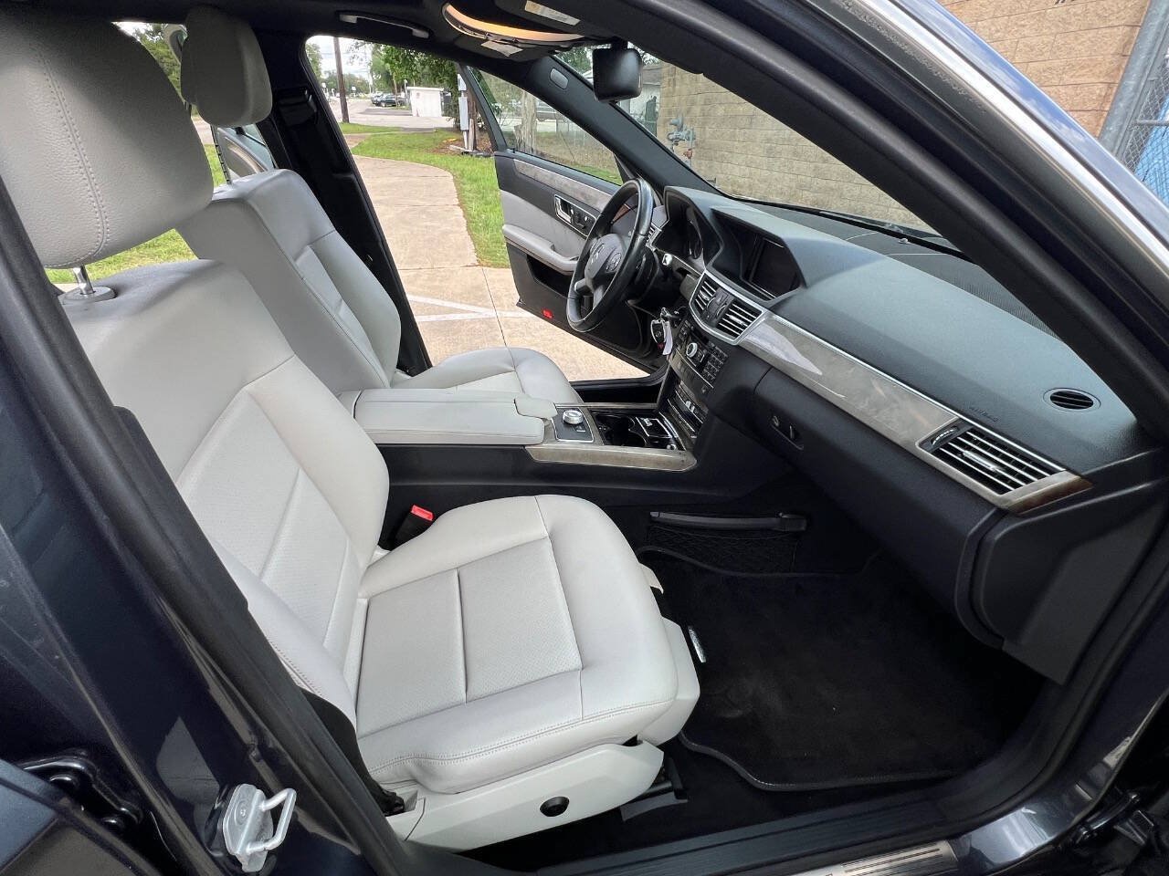 Used 2010 Mercedes-Benz E 350 Sedan image 31