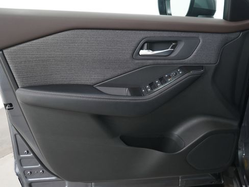 Used 2023 Nissan Rogue SV AWD/4WD image 22