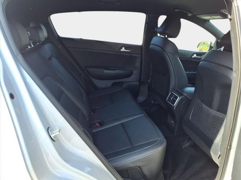 Used 2020 Kia Sportage S image 17