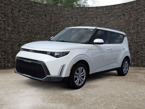 Used 2024 Kia Soul LX FWD image 6