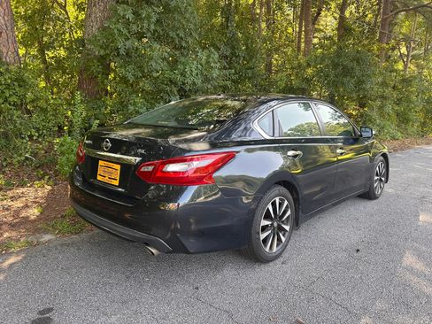 Used 2018 Nissan Altima 2.5 SL FWD image 11