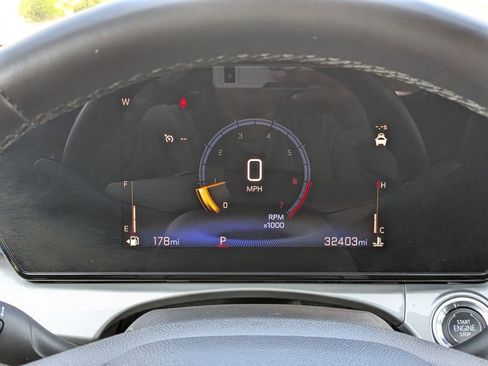Used 2025 Chevrolet Trax LT w/ LT Convenience Package FWD image 25