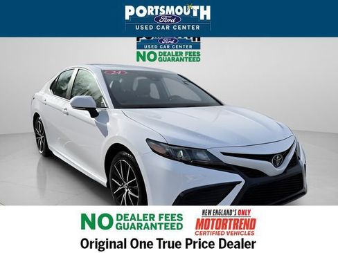 Used 2024 Toyota Camry SE image 1
