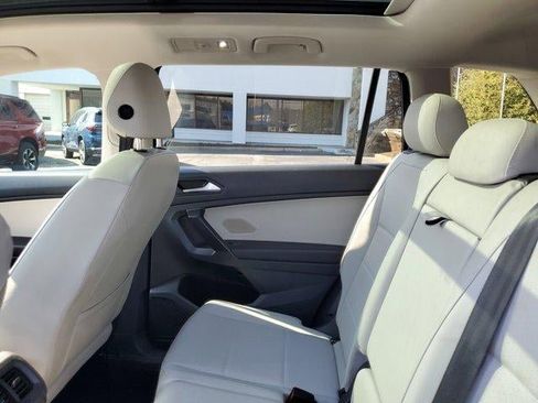 Used 2021 Volkswagen Tiguan SE image 8