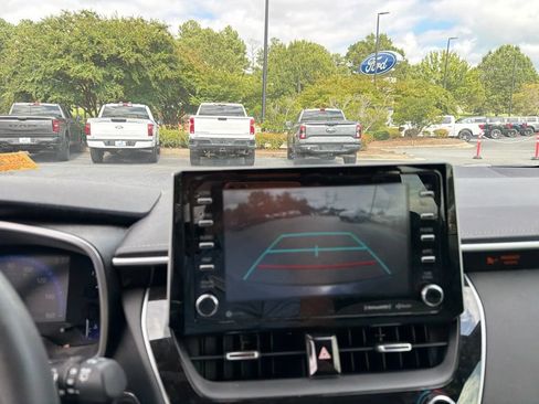 Used 2019 Toyota Corolla XSE FWD image 3