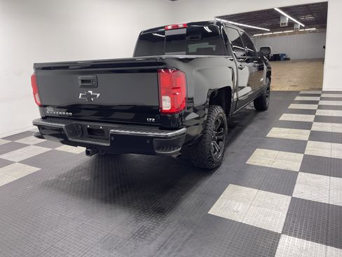 Used 2018 Chevrolet Silverado 1500 LTZ Z71 w/ Midnight Edition AWD/4WD image 5