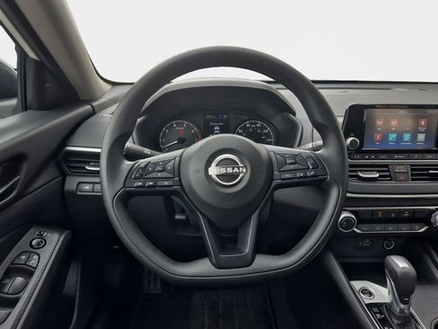 Used 2024 Nissan Altima 2.5 S image 11