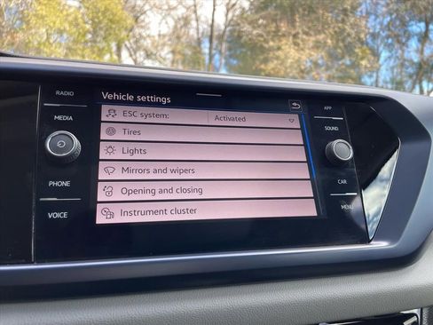 Used 2023 Volkswagen Taos SE w/ Panoramic Sunroof Package image 22