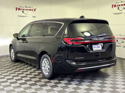 New 2026 Chrysler Pacifica Select image 4