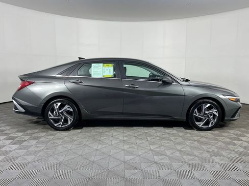 Used 2025 Hyundai Elantra SEL image 5