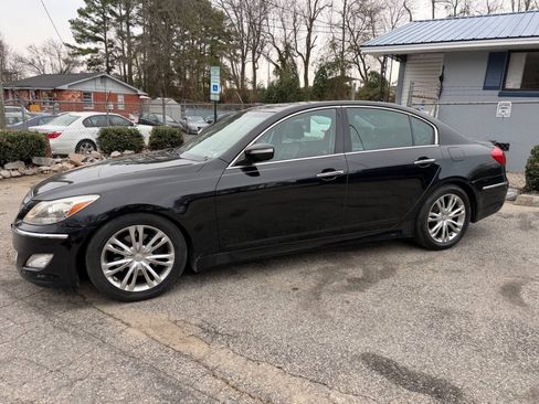 Used 2012 Hyundai Genesis 3.8 w/ Premium Pkg RWD image 3