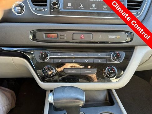 Used 2018 Kia Sedona LX w/ LX Essentials Premium Package image 10