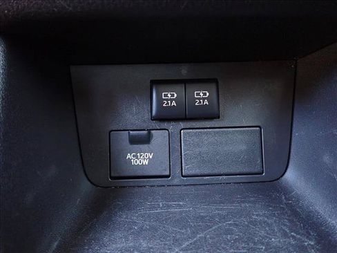 Used 2018 Toyota Highlander XLE AWD/4WD image 12