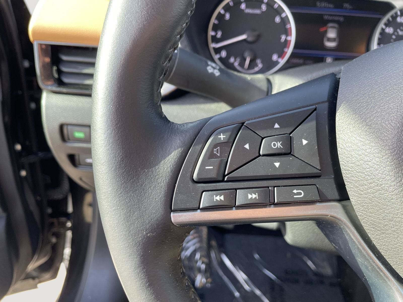 Used 2023 Nissan Sentra SV w/ SV Premium Package FWD image 19