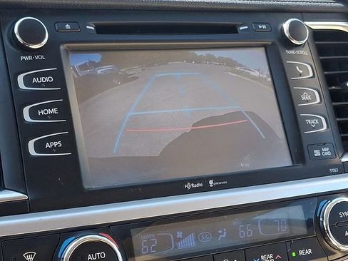 Used 2014 Toyota Highlander XLE AWD/4WD image 20