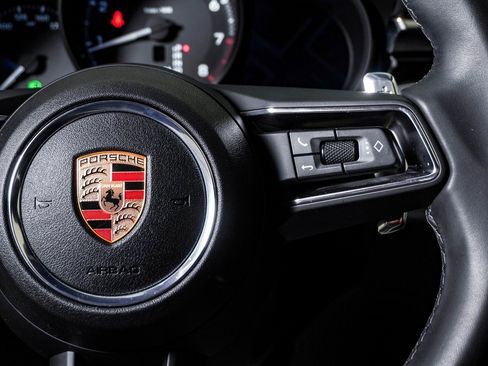 Certified 2025 Porsche Macan image 19