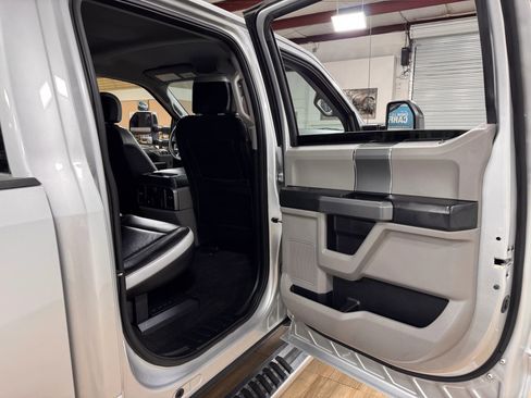 Used 2017 Ford F250 XLT w/ XLT Premium Package image 16