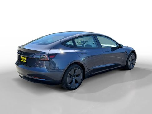 Used 2023 Tesla Model 3 Standard Range image 5