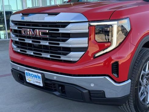 New 2026 GMC Sierra 1500 SLE w/ Preferred Package image 15