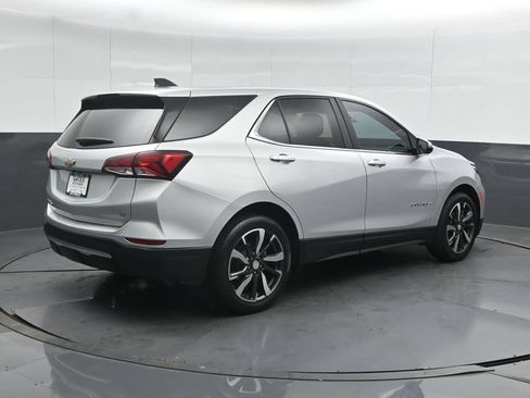 Used 2022 Chevrolet Equinox LT FWD image 2