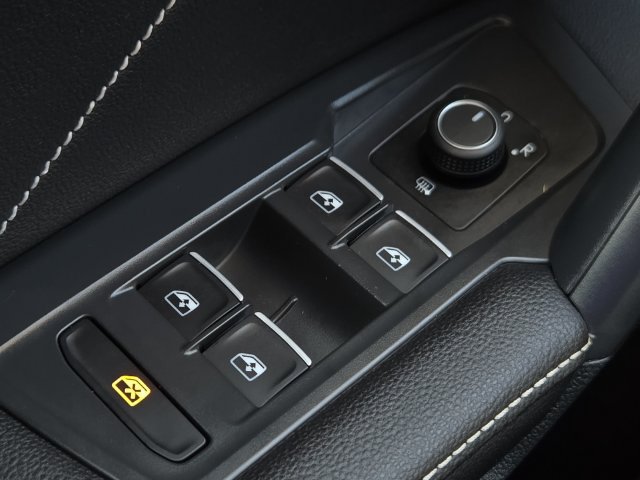 Used 2022 Volkswagen Tiguan SE AWD/4WD image 24