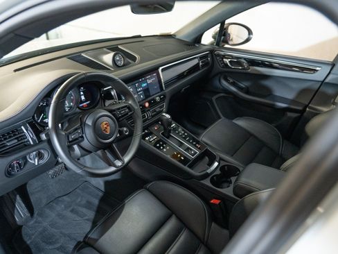 Certified 2026 Porsche Macan Turbo AWD/4WD image 4