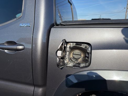 Used 2020 Toyota Tacoma TRD Sport w/ Technology Package AWD/4WD image 13