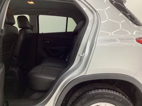 Used 2018 Chevrolet Trax LT w/ LT Convenience Package image 20