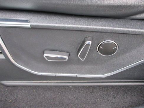 Used 2023 Ford F150 Lariat w/ Equipment Group 502A High image 27