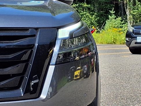 Used 2024 Nissan Pathfinder SL w/ SL Premium Package image 16