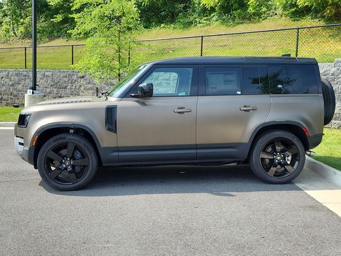 New 2024 Land Rover Defender 110 SE image 6