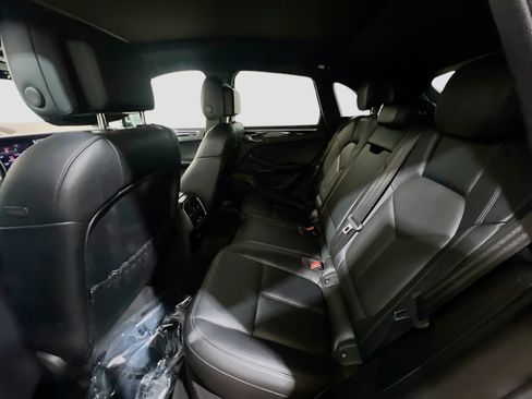 Used 2018 Porsche Macan image 19