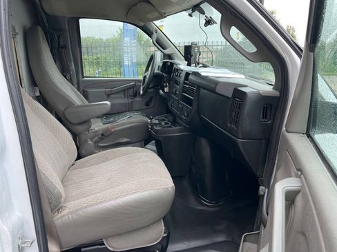 Used 2017 Chevrolet Express 3500 image 17