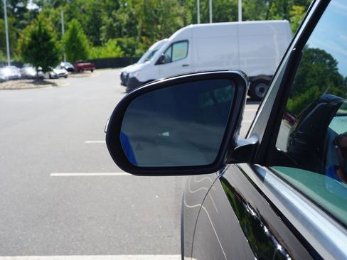 New 2025 Mercedes-Benz GLB 250 4MATIC image 13