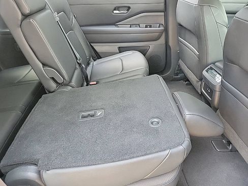 Used 2025 Nissan Pathfinder SL AWD/4WD image 14