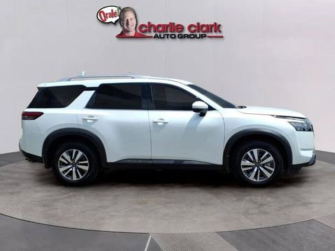 Certified 2025 Nissan Pathfinder SL FWD image 6