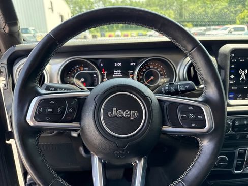 Used 2020 Jeep Wrangler Unlimited Sahara AWD/4WD image 23
