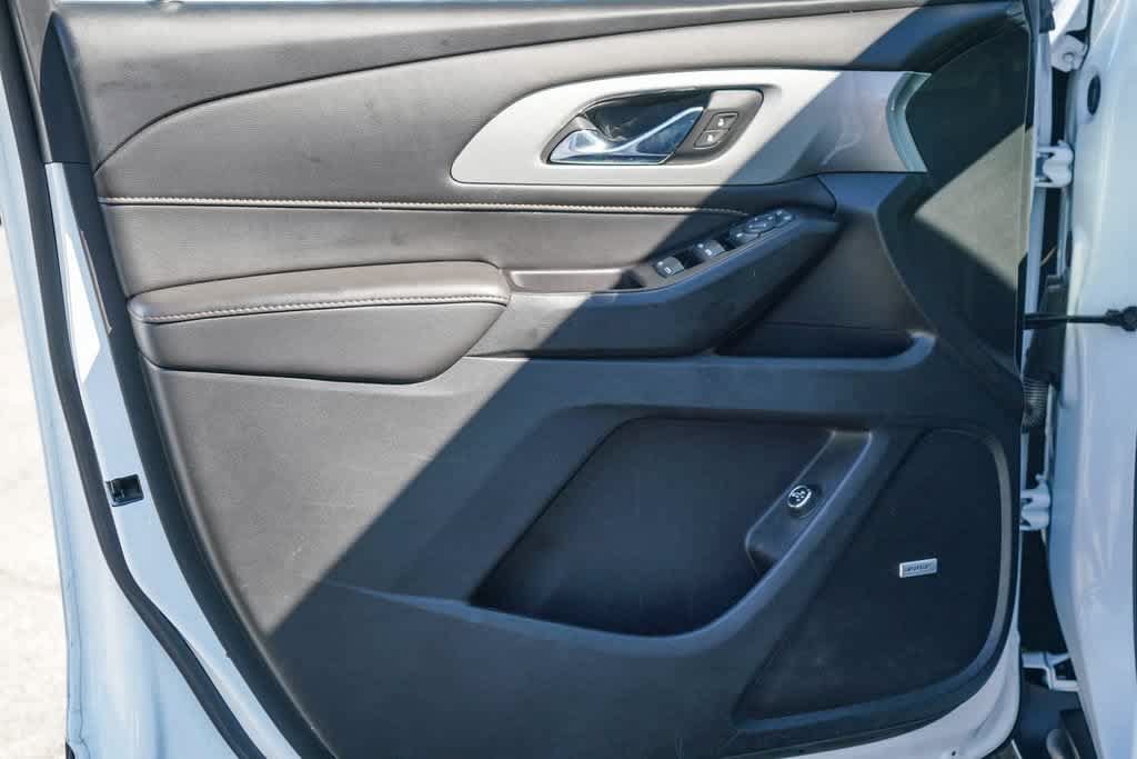 Used 2020 Chevrolet Traverse RS FWD image 19