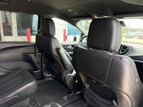 Used 2025 Chrysler Pacifica Select FWD image 31