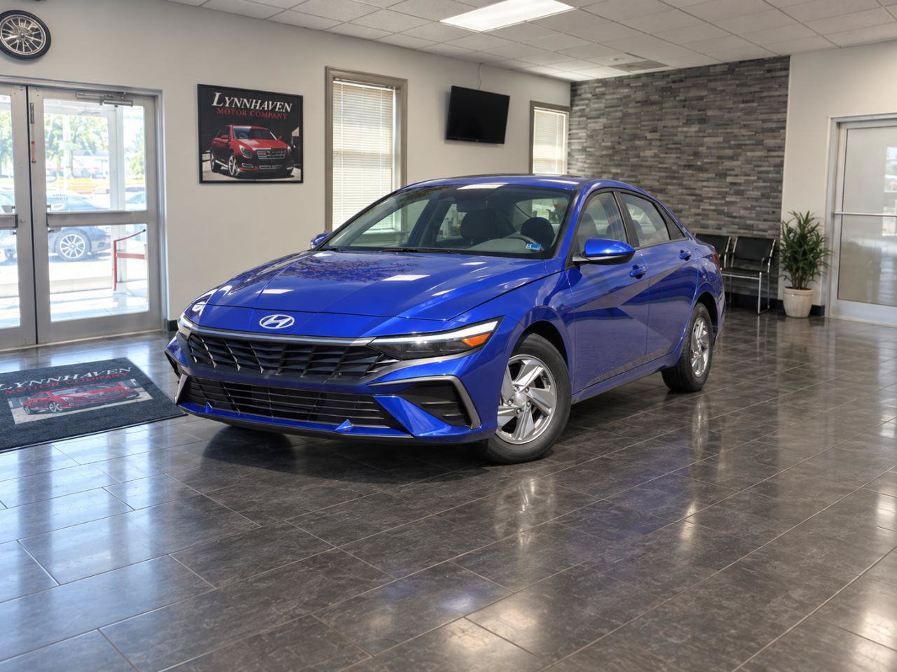 Used 2024 Hyundai Elantra SE FWD image 3