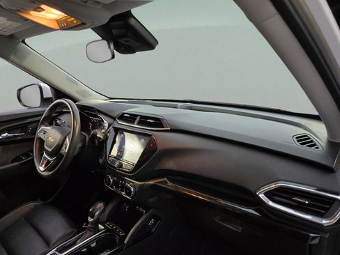 Used 2021 Chevrolet TrailBlazer LT w/ Premium Seating Package FWD image 16