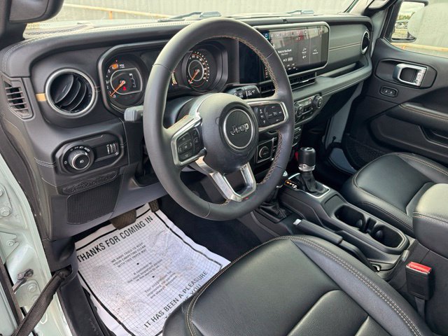 Used 2024 Jeep Wrangler Unlimited Sahara w/ Technology Group AWD/4WD image 12