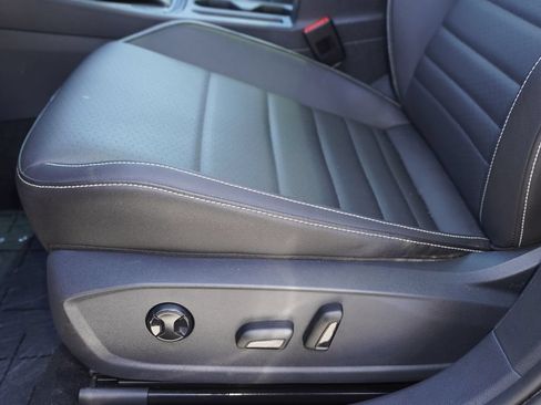 Used 2023 Volkswagen Jetta SE FWD image 12