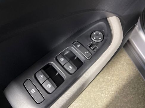 New 2025 Hyundai Venue SEL image 18