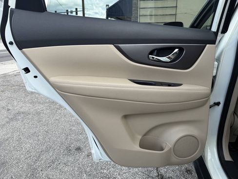 Used 2016 Nissan Rogue S w/ Appearance Package FWD image 19