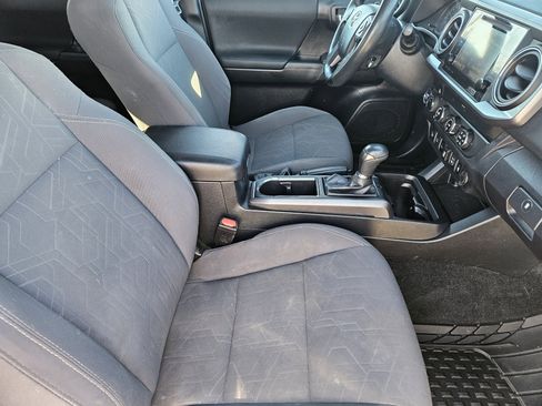 Used 2019 Toyota Tacoma TRD Off-Road w/ Technology Package image 13