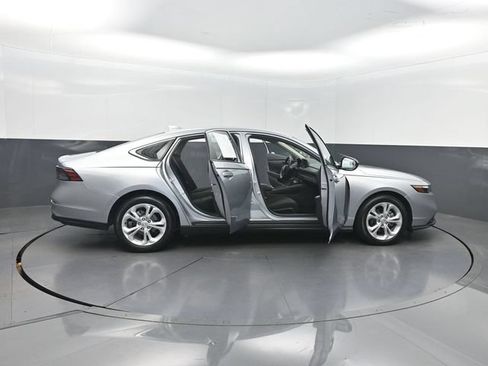 Used 2025 Honda Accord LX image 33