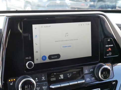 Used 2023 Toyota Highlander XLE image 22