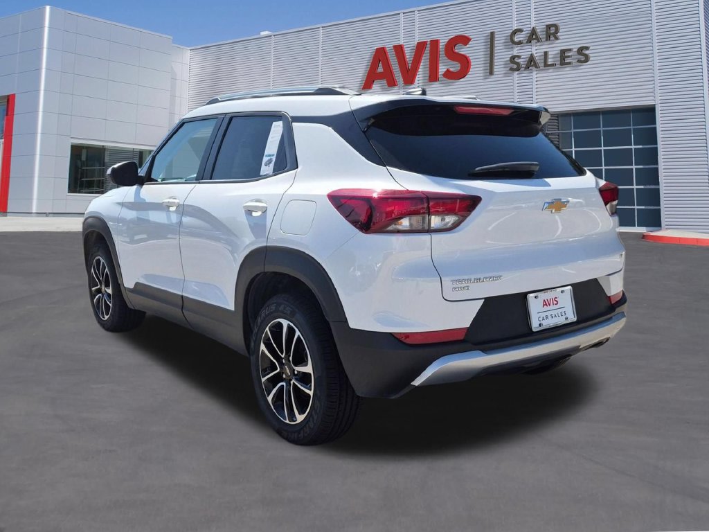 Used 2025 Chevrolet TrailBlazer LT AWD/4WD image 9