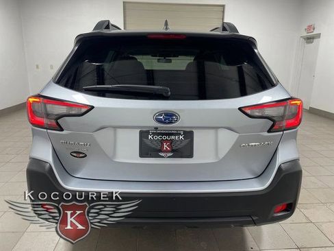 Used 2025 Subaru Outback Premium image 5